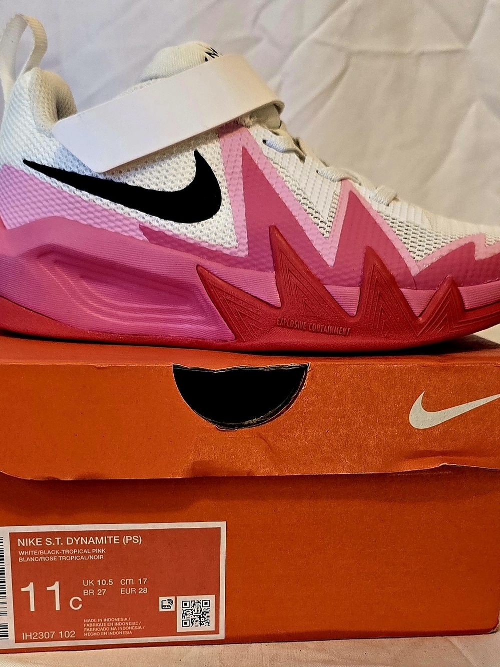 Nike Kids' S.T. Dynamite Basketball Shoe - White & Pink